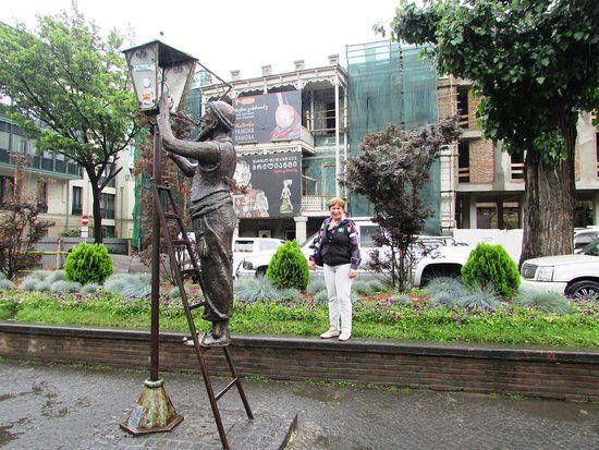 Monument to the Lamplighter